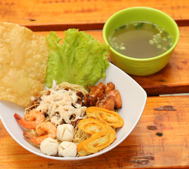 Crab noodles black pepper with prawn shrimp and vegetable in white bowl
