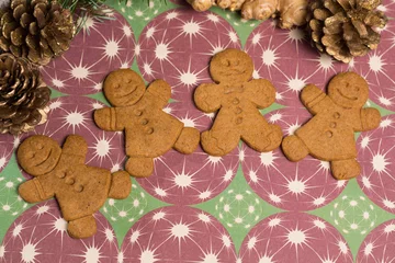 Fotobehang Christmas smiling  gingerbread men on ornamental background © barmalini