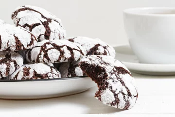 Foto op Plexiglas Homemade chocolate crinkles cookies powdered sugar © mark_ka