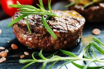 Foto op Plexiglas Beef steak with rosemary © nanisimova