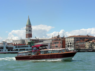 Boote in der Lagune von Venedig