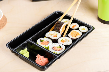 workaholics eat lunch at work