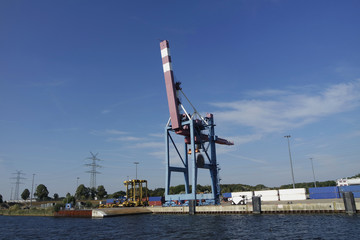 Obraz premium crane in harbor