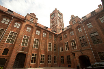 Fototapeta na wymiar Dziedziniec Ratusza Staromiejskiego, widok na Wieżę Ratusza, Toruń, Polska, Town Hall -monument Unesco in Torun, Poland 