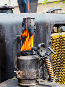 Gl&uuml;hanlage Oldtimer-Traktor