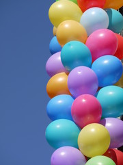 Fototapeta na wymiar balloons blue sky