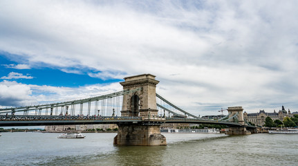 Obraz premium Chain Bridge in Budapest view from right side