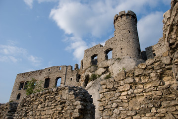 Zamek w Ogrodzieńcu (Polska). Jura krakowsko-częstochowska. © Kana