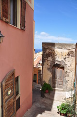 Malerische Gasse in Castelsardo