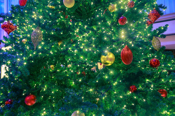 Obraz na płótnie Canvas Lights and decoration on christmas tree.