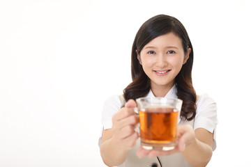 紅茶を飲む女性