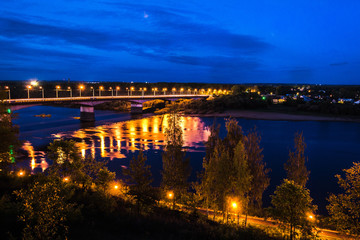 Obraz na płótnie Canvas evening bridge