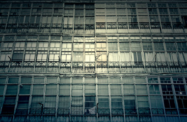 Fototapeta na wymiar Facade with old windows