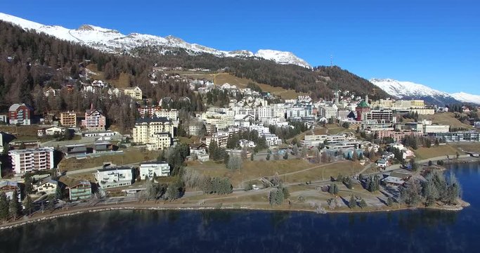 Vista panoramica su Sankt Moritz in Engadina - Sorvolo con drone