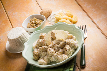 gnocchi with ricotta and nuts sauce