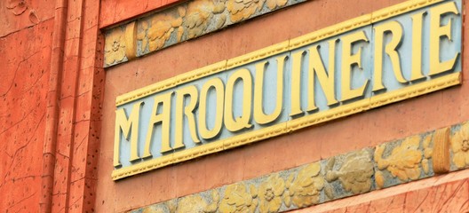 fa&ccedil;ade...vieille pap&egrave;terie