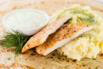 grilled chicken and mashed potatoes - Russian pancake stuffing