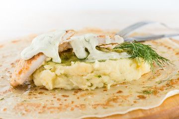 grilled chicken and mashed potatoes - Russian pancake stuffing