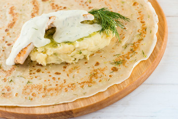 grilled chicken and mashed potatoes - Russian pancake stuffing