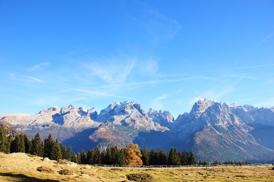 Sguardo sulle Dolomiti, Malga Ritorto, Trentino Alto Adige. Italia