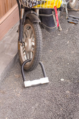 Master key for locking the motorcycle wheel on street