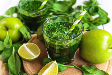 Healthy green smoothie with spinach, lime and apple