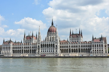 Fototapeta na wymiar Building of the Hungarian Parliament