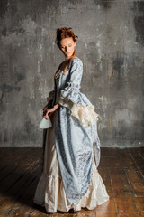 Donna di corte del novecento
