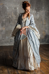 Donna di corte del novecento