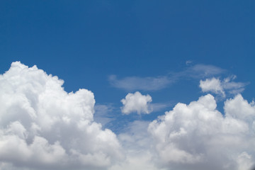Naklejka na ściany i meble Beautiful cloud and blue sky