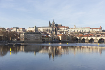 Obraz premium Autumn Lesser Town of Prague with gothic Castle and Charles Bridge, Czech Republic