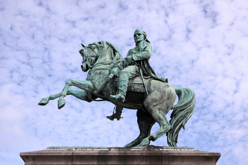 statue of napoleon bonaparte