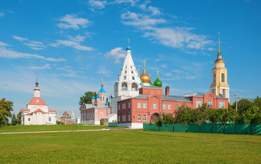 Fototapeta na wymiar Ancient temples and bell tower in the ancient Russian city of Kolomna