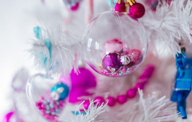 The pink balls hang on the Christmas Tree