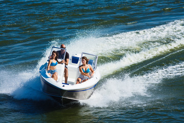 Fototapeta premium Girls ride on the boat to drift