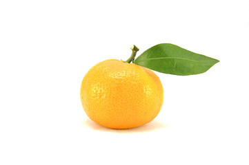 Мандарины на белом фоне крупным планом