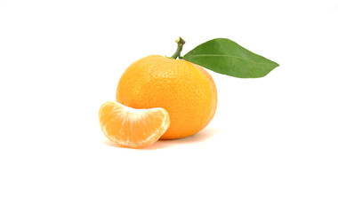 Мандарины на белом фоне крупным планом