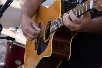 tocando violão