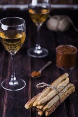 cheesy breadsticks with chili and thyme