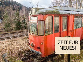 Obraz premium Straßenbahn Zeit für Neues!