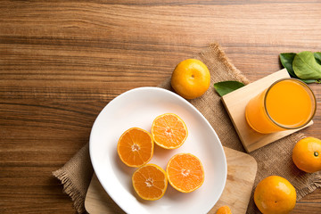 Obraz na płótnie Canvas Juicy oranges slices on wooden table. Top view