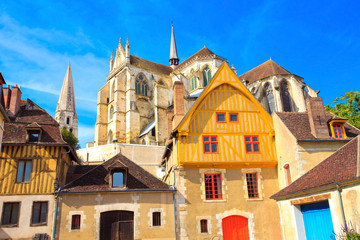 Auxerre, l'abbaye Saint-Germain vue de la Place du Coche d'eau