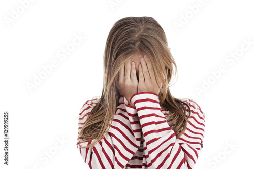 Enfant Fille Triste Pleurant Wall Mural Wallpaper Murals Mariesacha