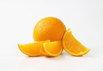 Whole orange and slices