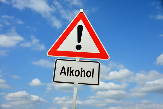 Alkohol, Alkoholismus, Trunksucht, Alkoholiker, Trinker, Schild, Achtung, Warnung, symbolisch, Droge, Abh&auml;ngigkeit, Abstinenz, Sucht, Krankheit, Alkoholabh&auml;ngigkeit