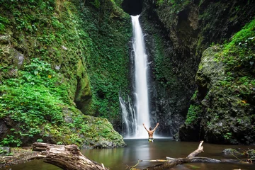 Foto op Plexiglas Waterfall in tropics © artifirsov