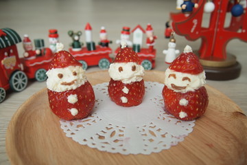 Cute Little Ichigo Strawberry and Cream Santa Claus - a healthy Christmas Treat