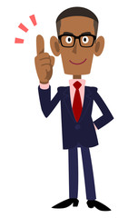 スーツを着用し眼鏡を掛けた黒人の男性が要点を解説する
