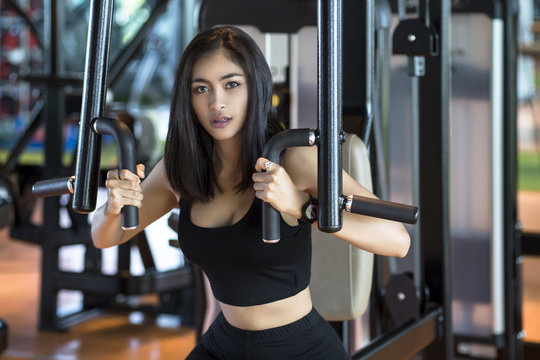 Asia young woman lifting dumbbells