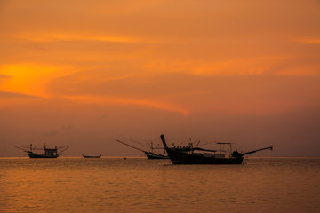 Obraz premium Boat on the sea in twilight time